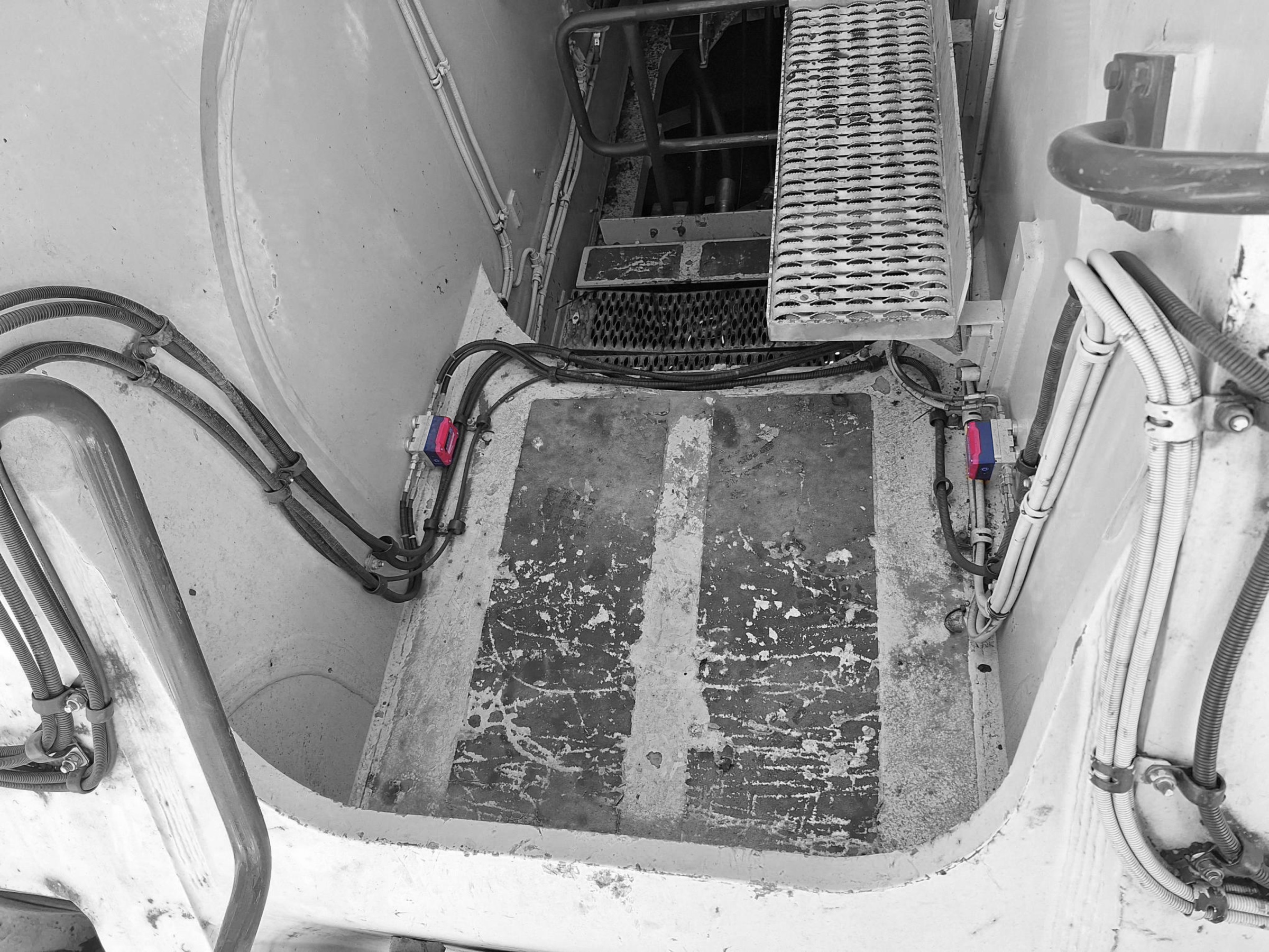 EXCAVATOR HOIST CYLINDER AND BUCKET PIN MONITORING – KOMATSU PC7000​